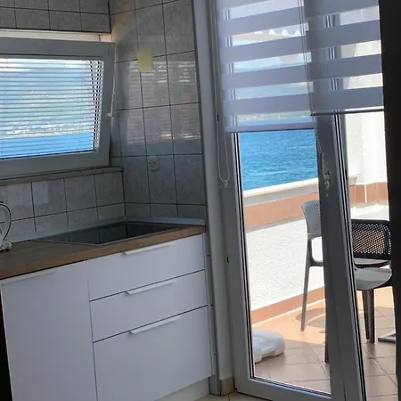 Seaview Rose 2 شقة تروغير